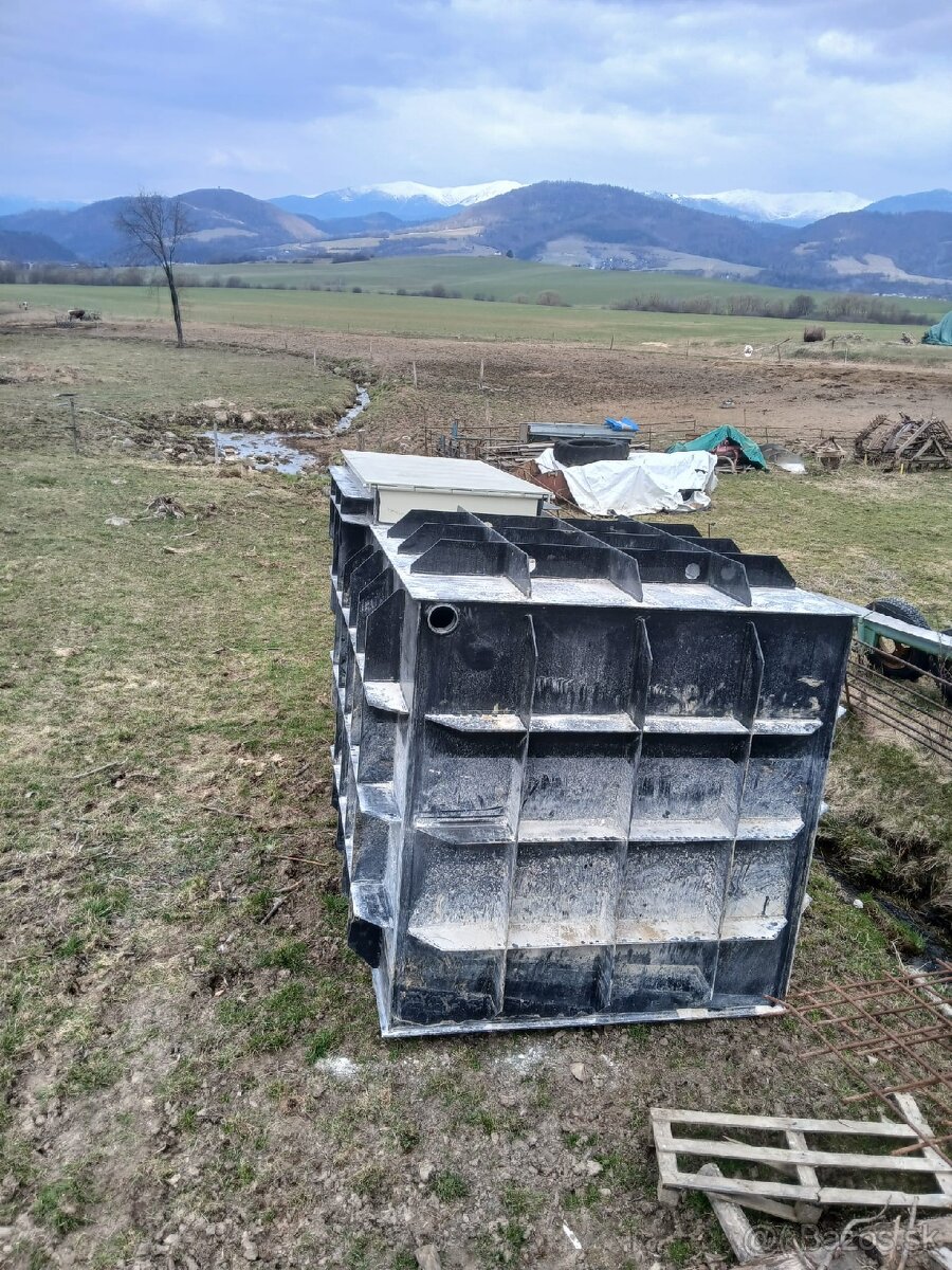 plastová pivnica - 2