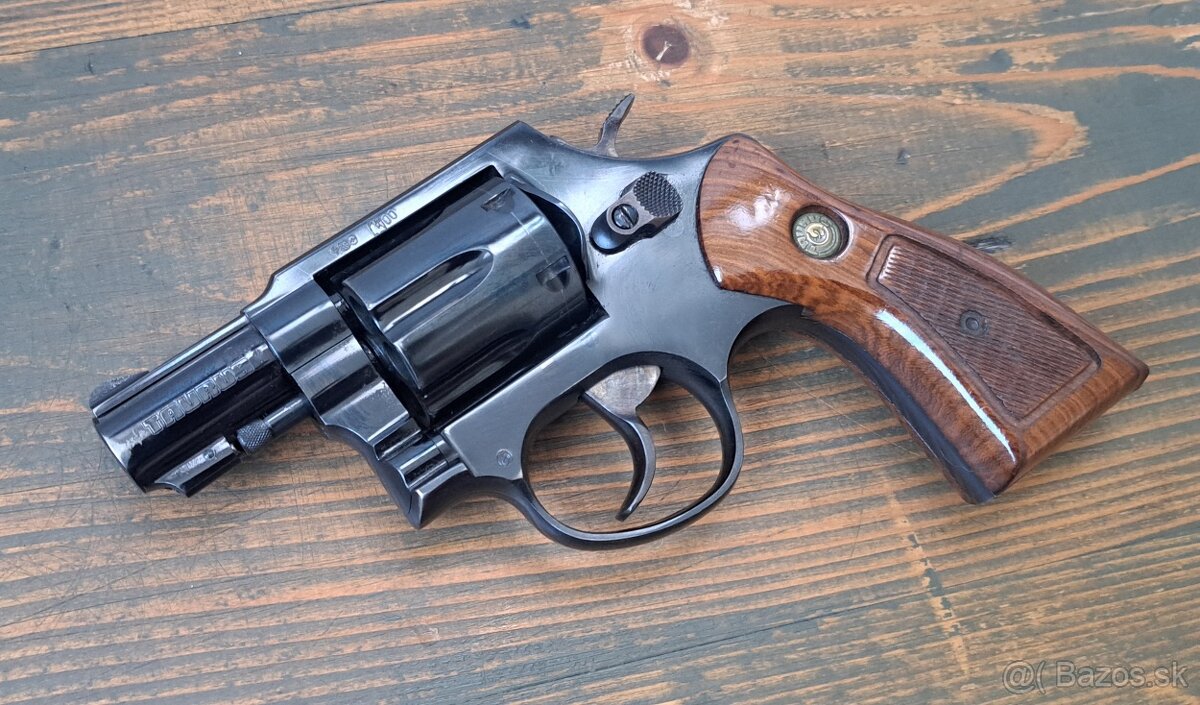 REVOLVER TAURUS M 82 - 2