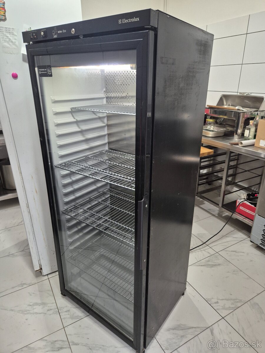 Predám gastro chladničku /vitrínu/ - 2