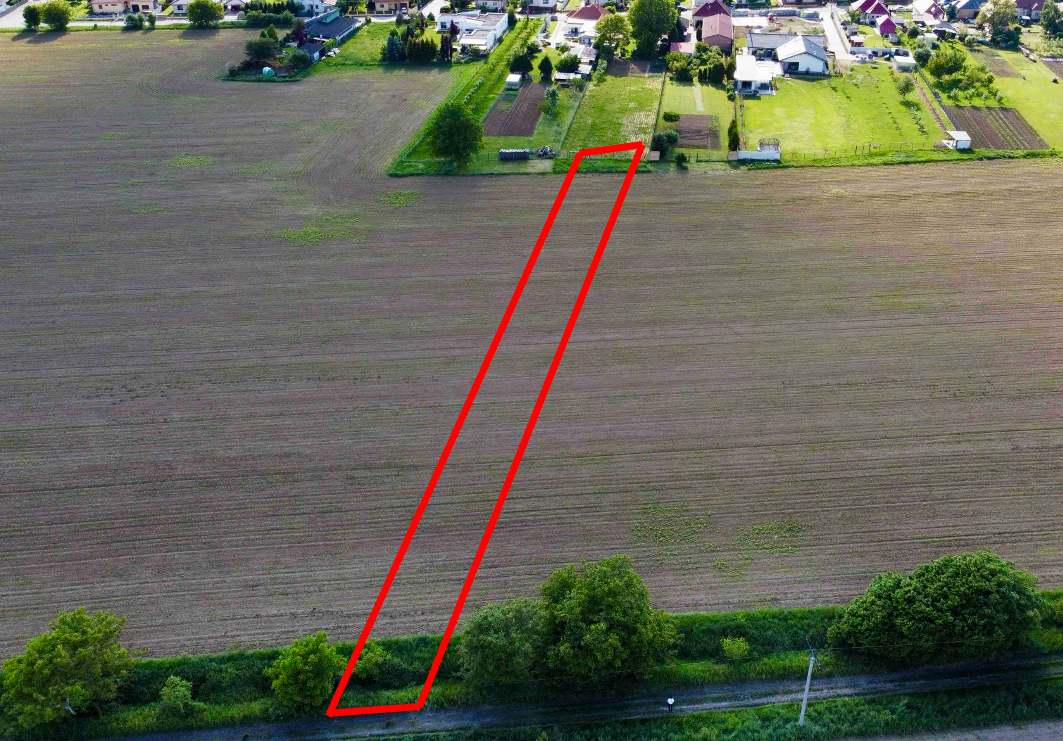 Vráble - 1421 m2 STAVEBNÝ pozemok - 2