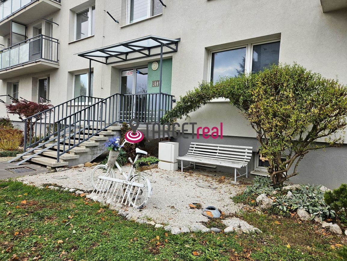 Na predaj veľký kompletne zariadený 3-izbový byt v centre Pi - 2