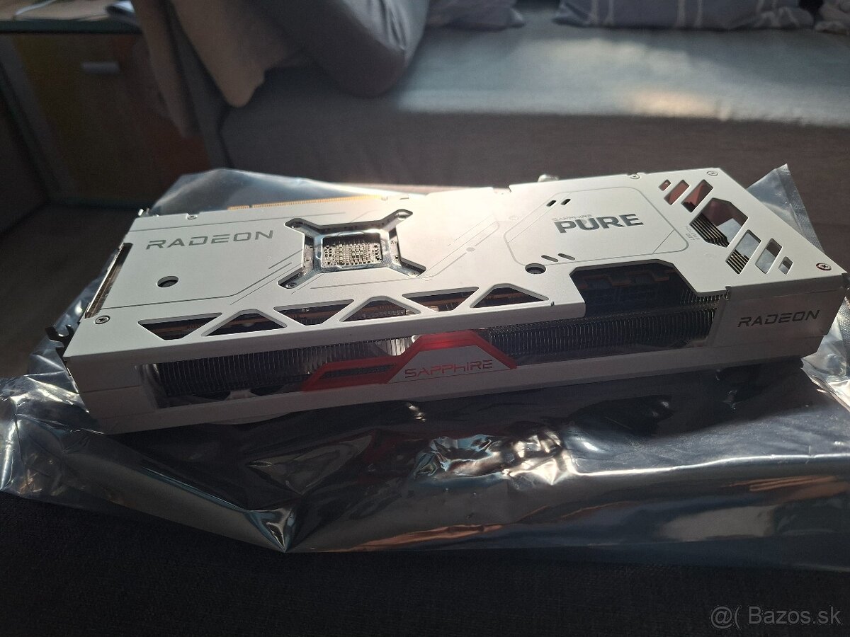 AMD Radeon Sapphire Pure 7900 GRE 16GB - 2