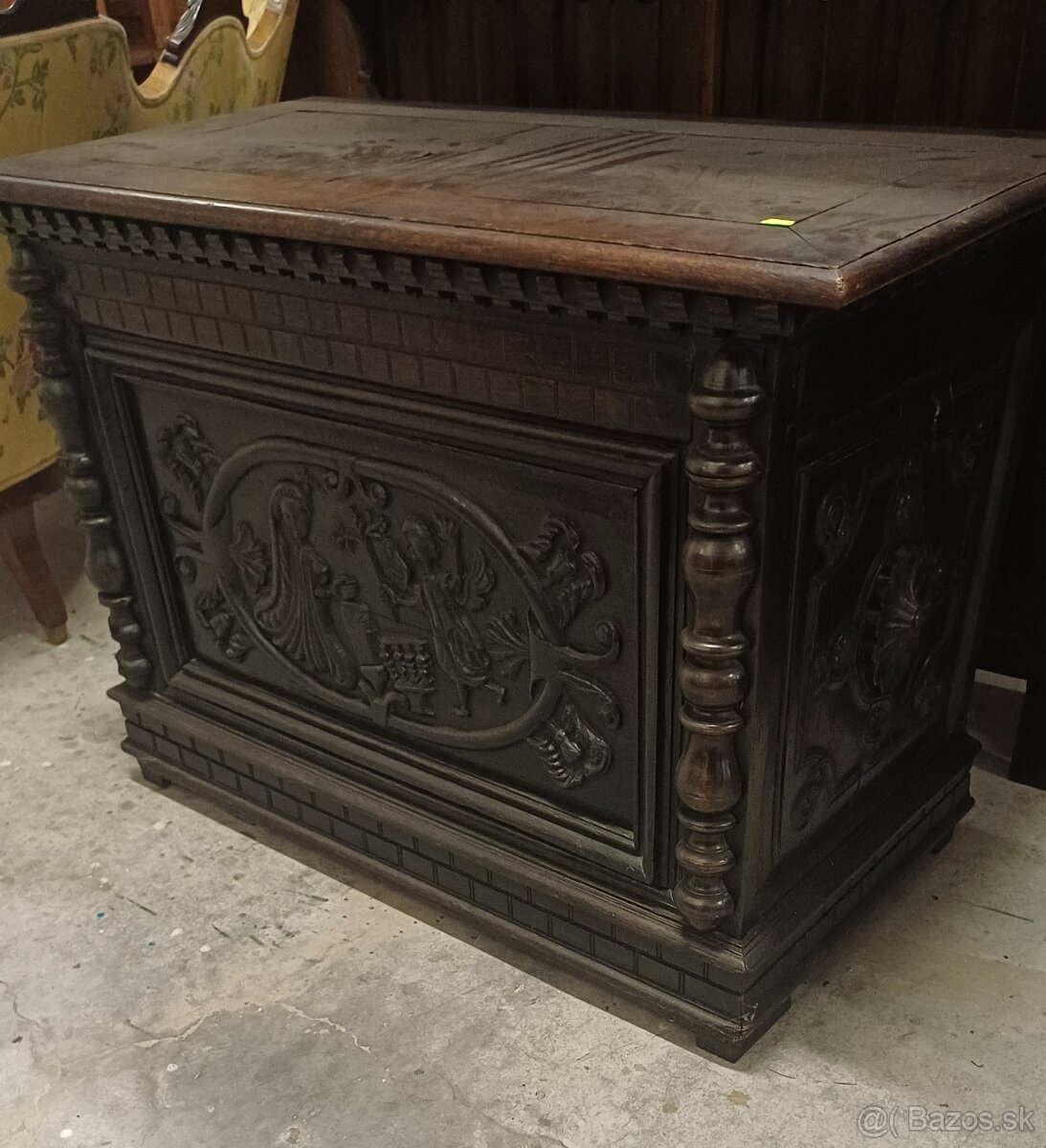 Staroẓ̌itná truhlica - 2