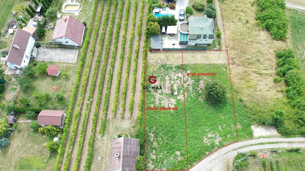 NA PREDAJ 2 STAVEBNÉ POZEMKY – každý cca 440 m² – IDEÁLNE NA - Pohľad 2