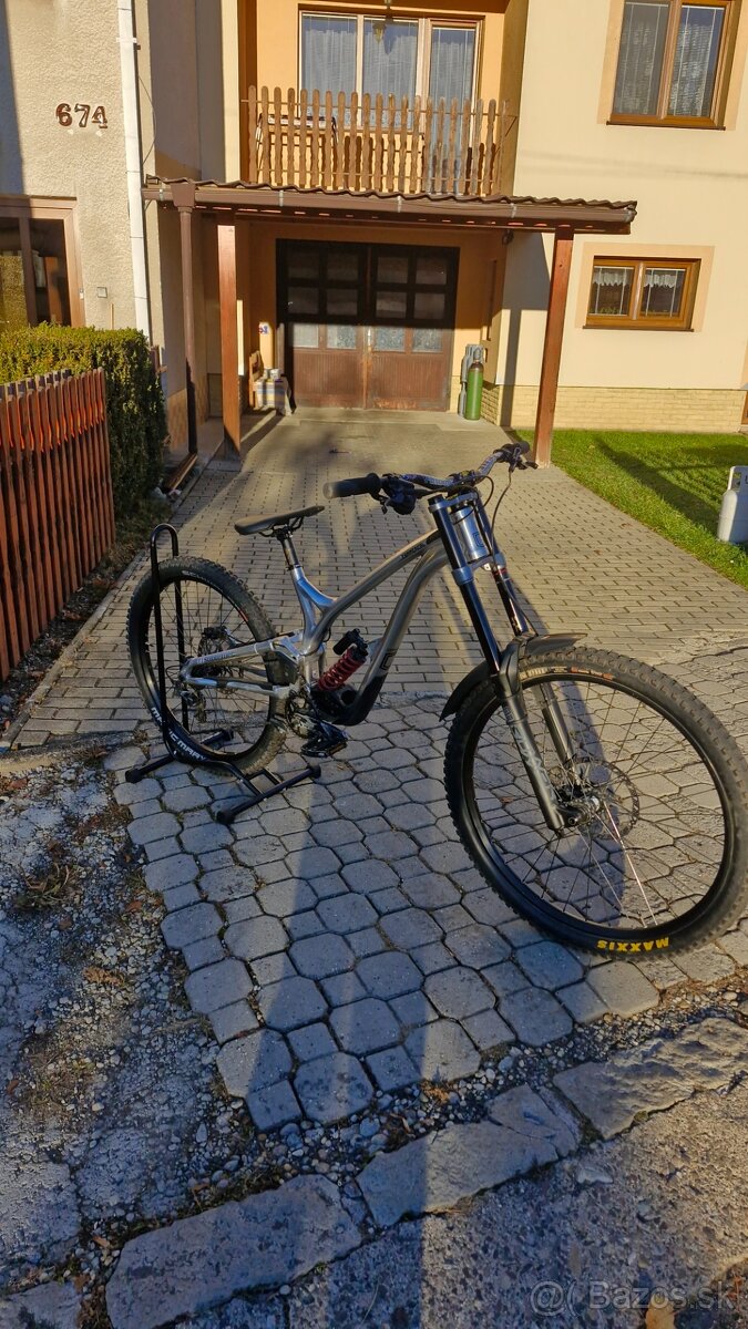 Commencal Supreme DH V4 - 2