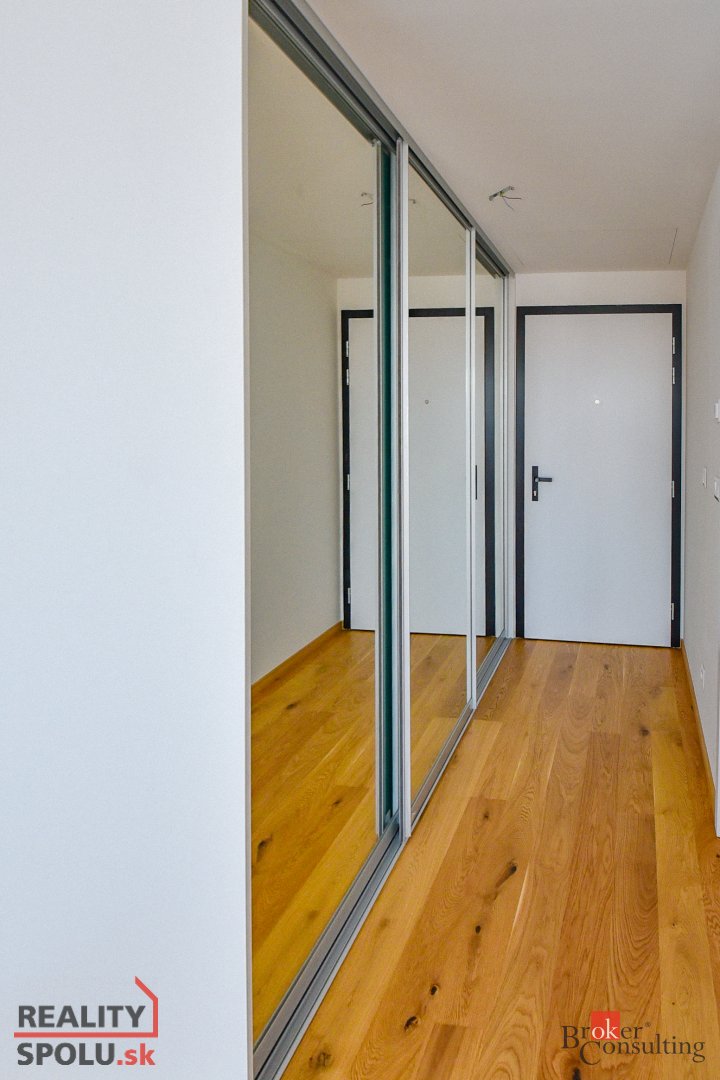 Na predaj: Moderný 2-izbový byt v srdci Bratislavy 7 poshod - 2