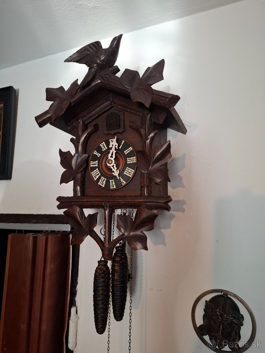 Predám funkčné staré kukučkové hodiny celková výška 45cm 150 - 2
