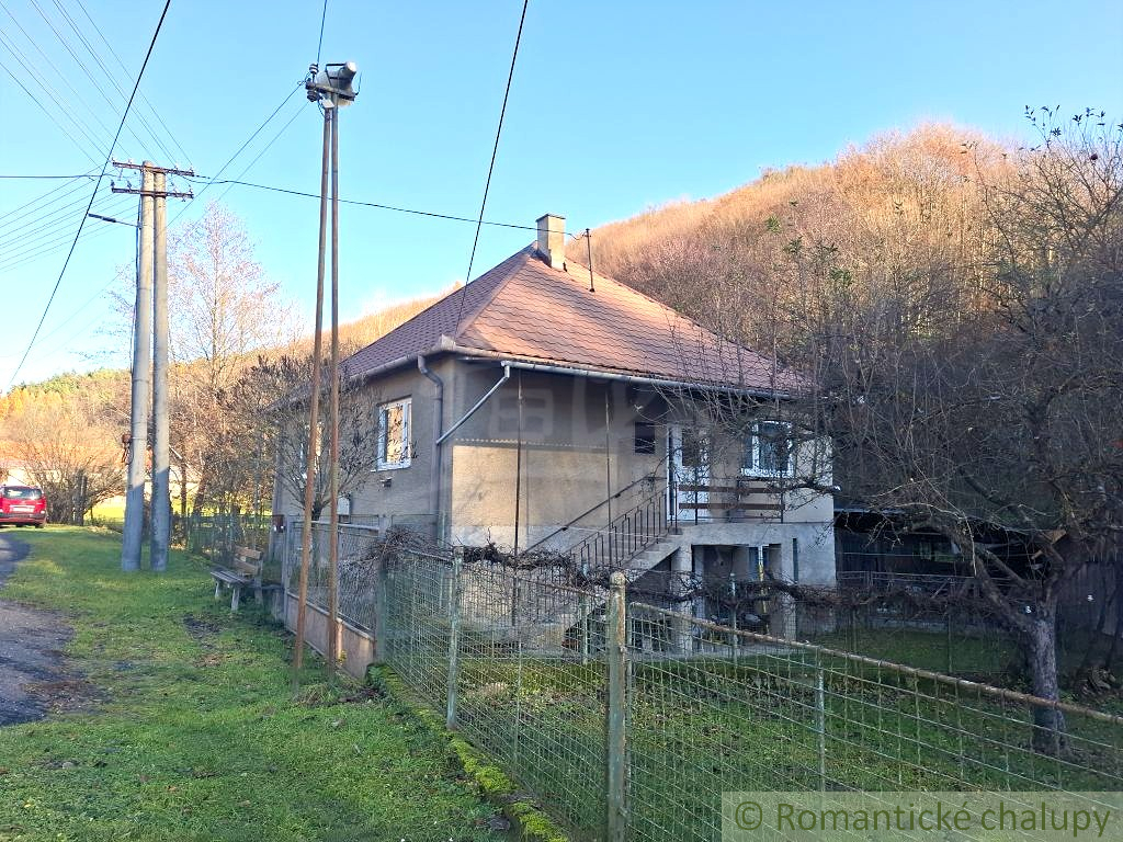 Exkluzívne - Slnečný dom pri potoku s veľkým pozemkom – id - 2