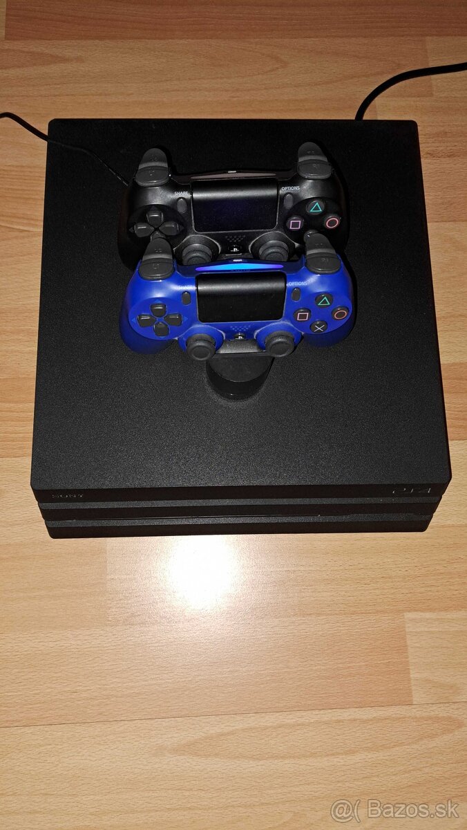 Sony PlayStation 4 Pro 1TB Black + 2x Sony DualShock 4 Wirel - 2