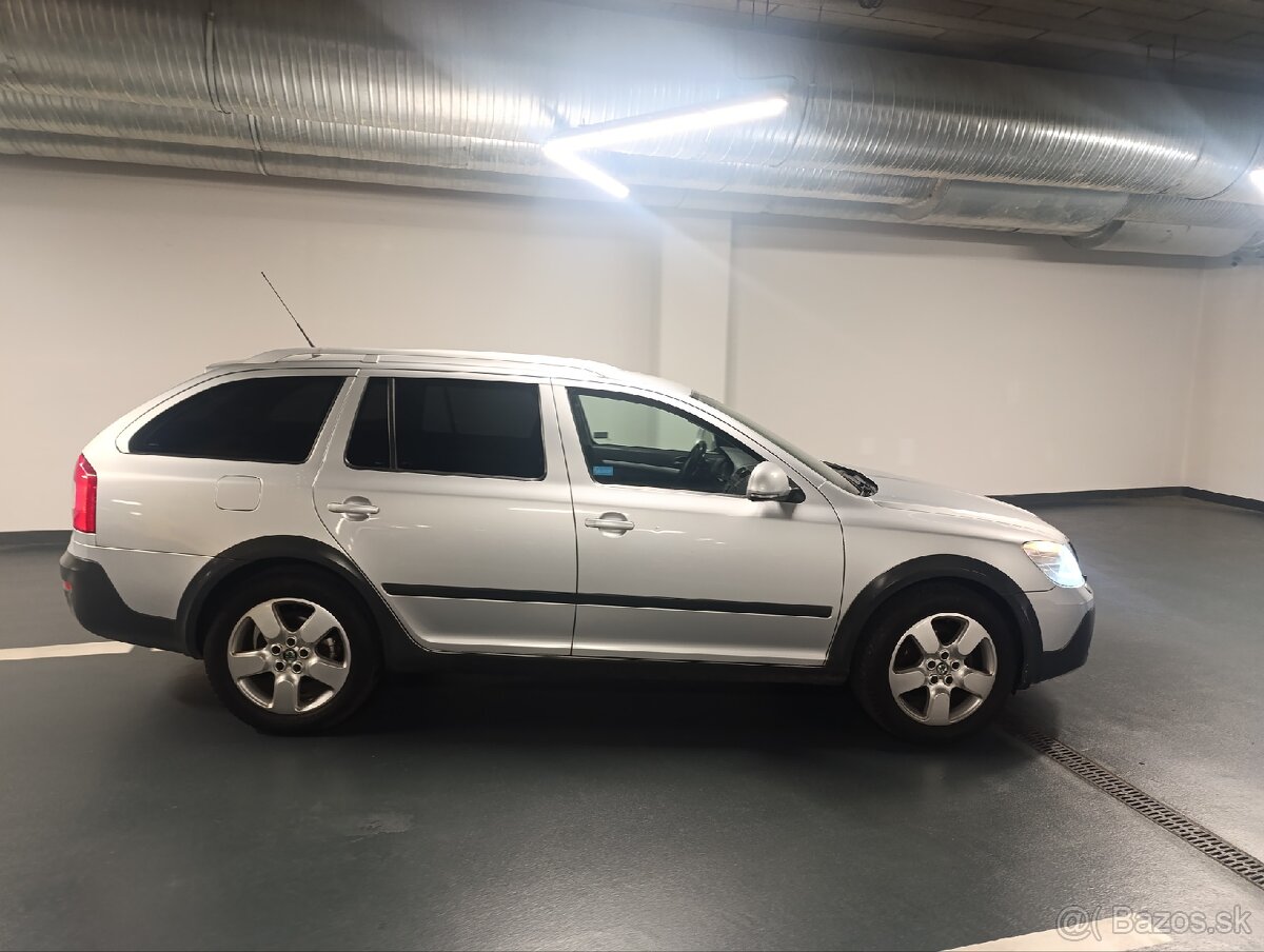 Skoda Octavia SCOUT II 2.0 TDI 4x4 Park. KAMERA
- 2