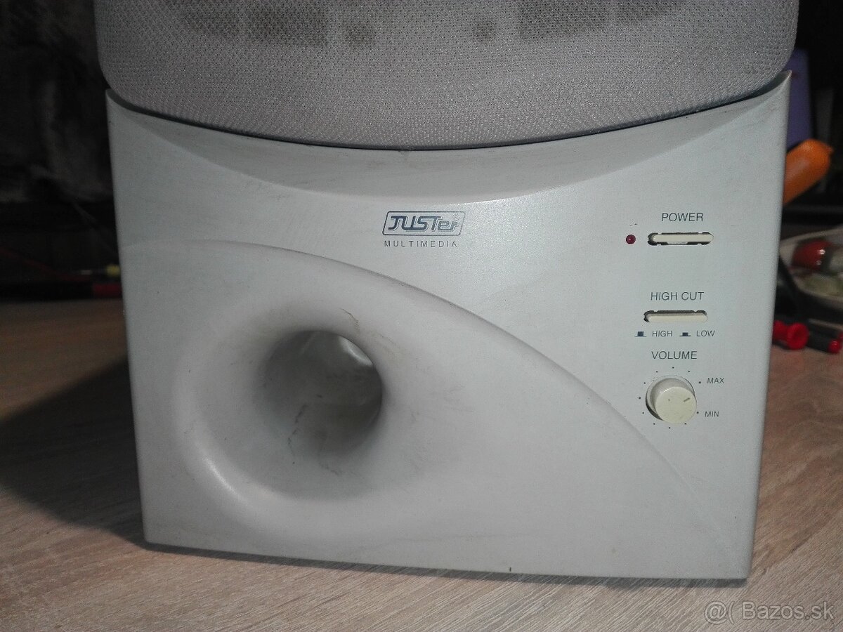 Reprobedňa so zosilovačom 50 W. Subwoofer. - 2