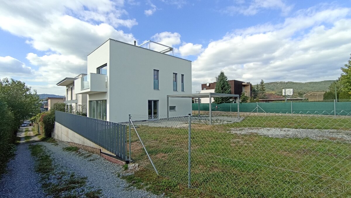 TOCA real - predaj - štýlový dvojpodlažný RD v obci Hôrky - 2