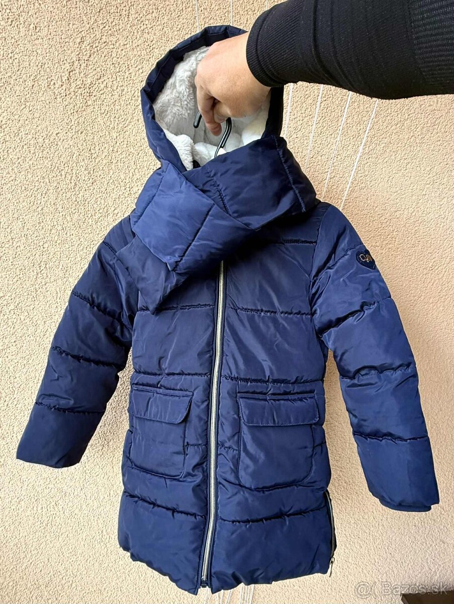 Dievčenská tmavomodrá veľmi teplá zimná vetrovka 7-8rokov - 2