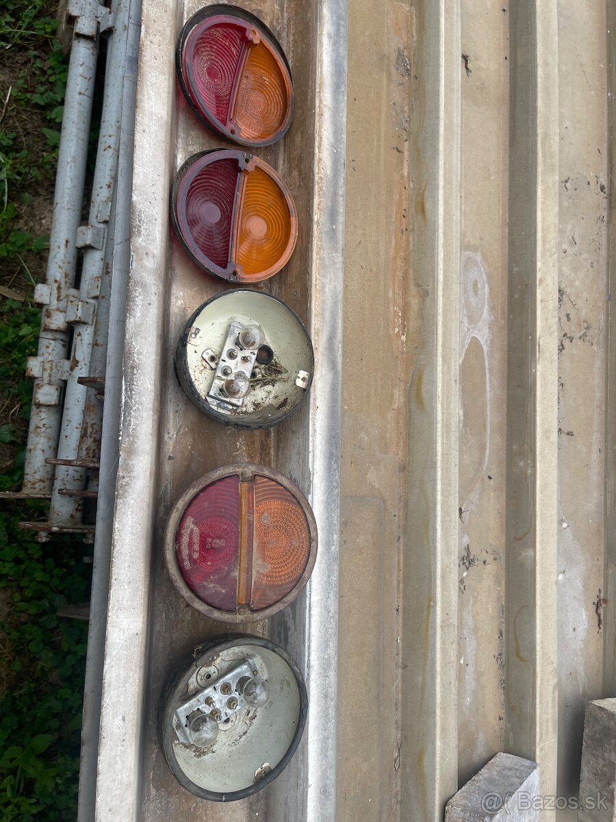 Svetla -zadne na traktor , vlecka - 2