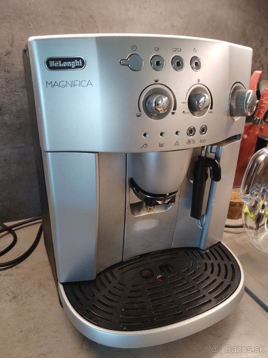 Kavovar Delonghi magnifica - 2