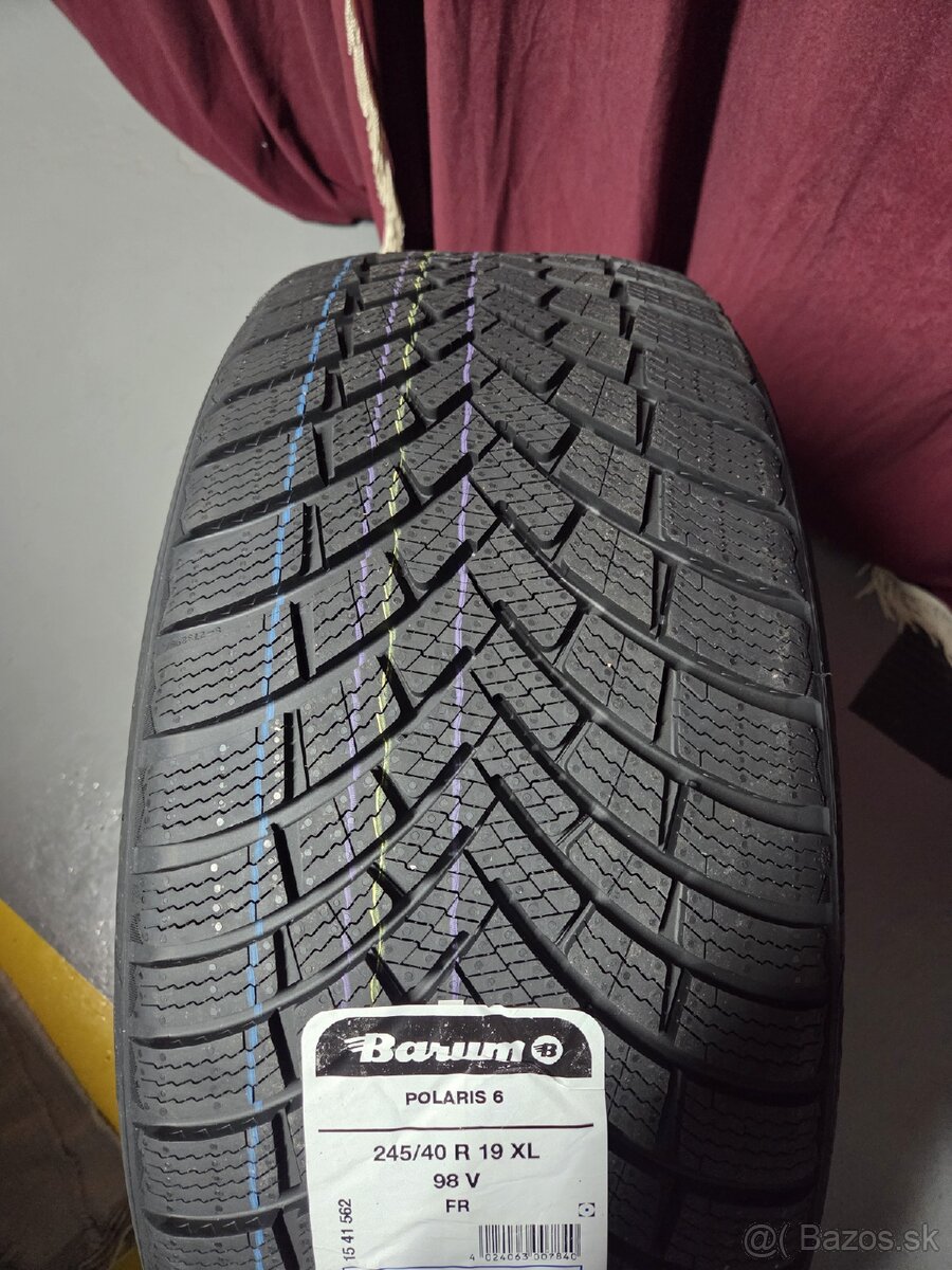 245/40 R19 - 2