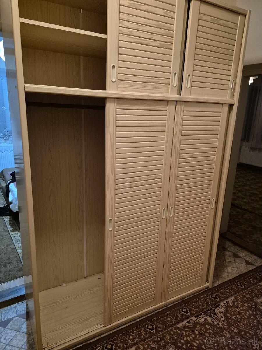 Darujem skriňu z posuvnymi dverami - 2