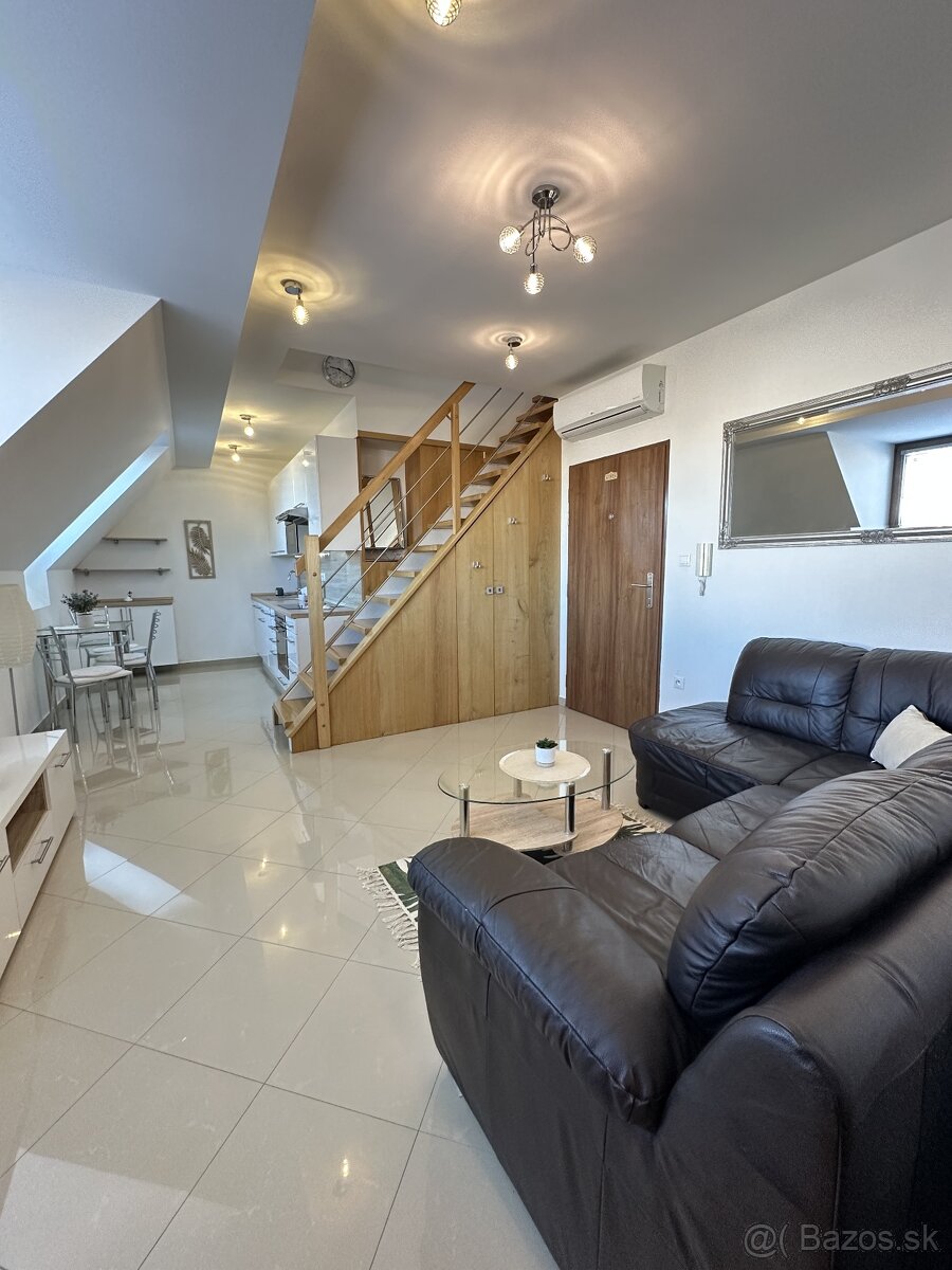 BEZ PROVÍZIE: prenájom 2i mezonetu s terasou v centre Nitry - 2