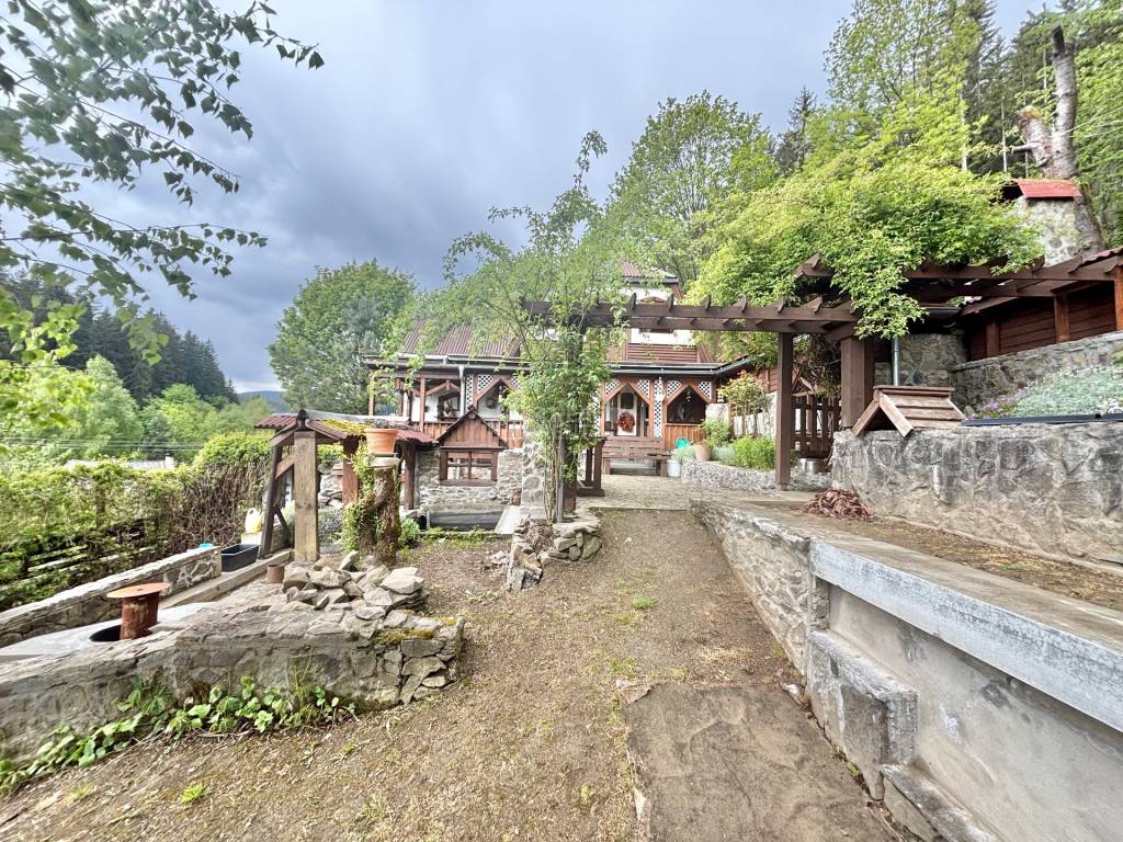 Na predaj jedinečné rodinné sídlo v prekrásnej prírode obce - 2