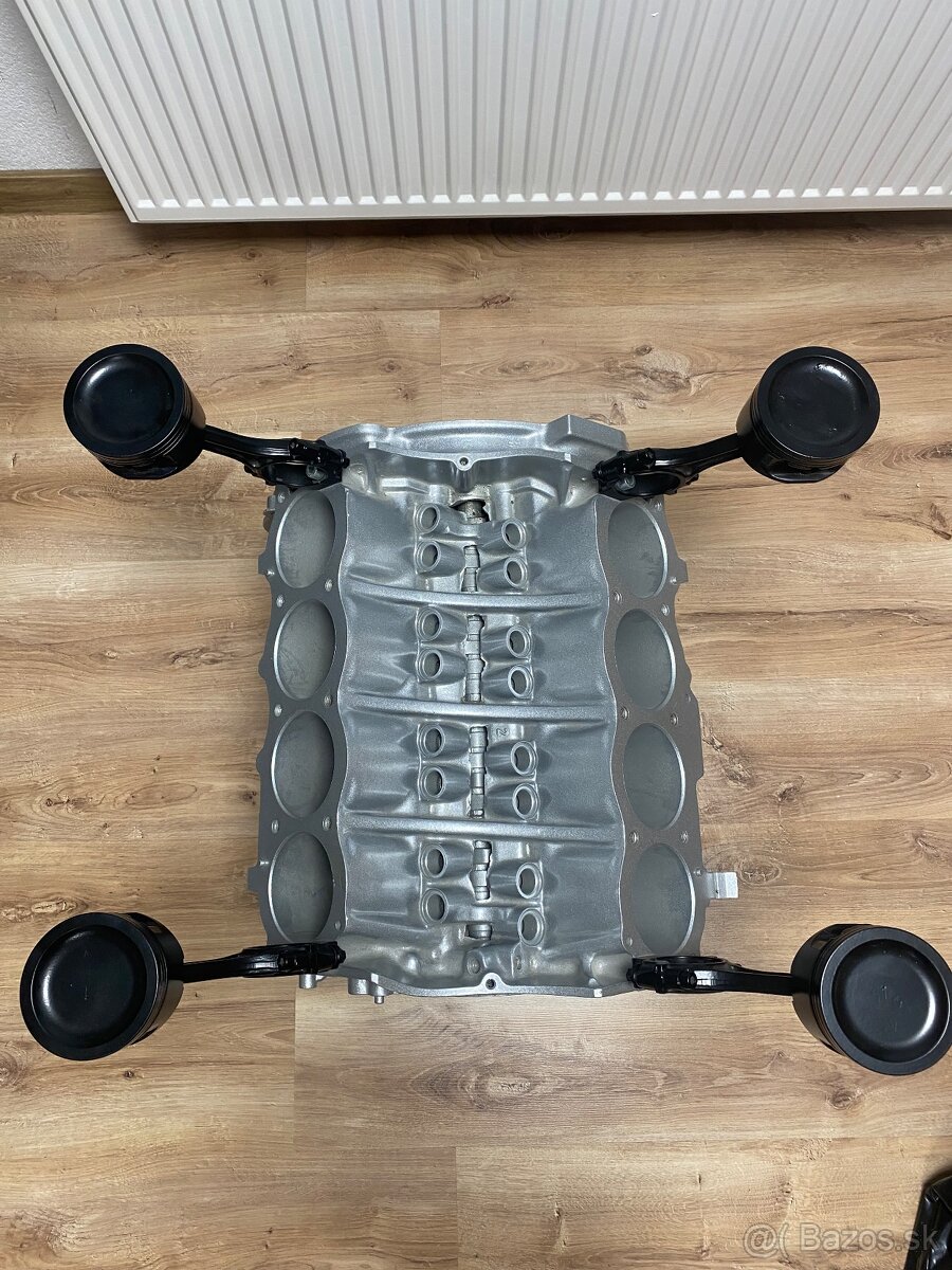 Predam stolík V8 - 2