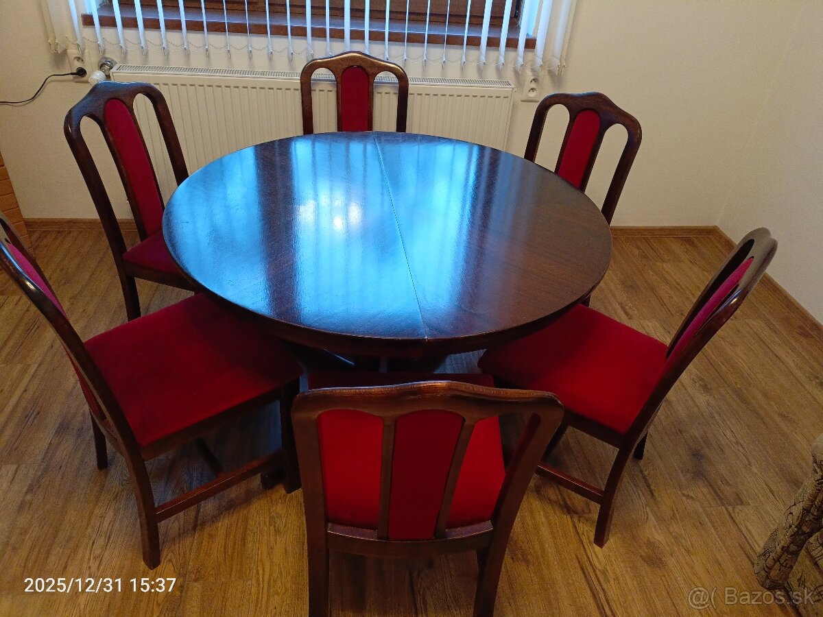 Jedálenský stôl. - 2