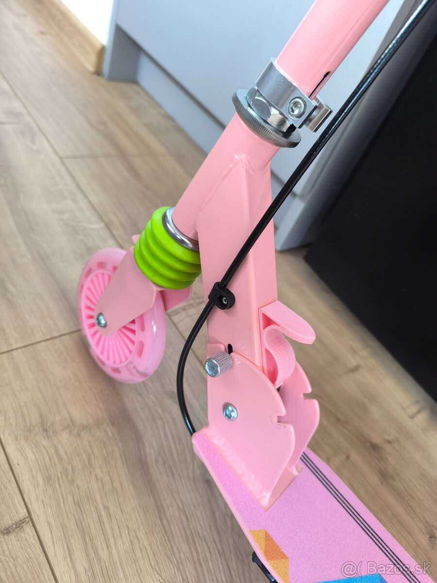 Nová svietiaca dievčenská.kolobežka - 2