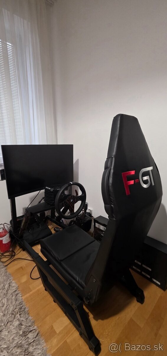 Simracing setup od znacky fanatec - 2
