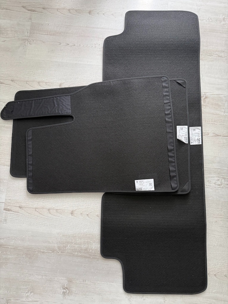 Tesla Model Y (Juniper) rohoze / koberce original nove - 2