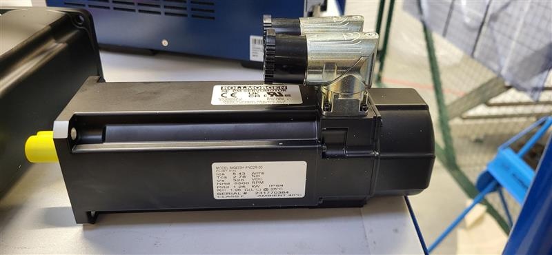 servomotor KOLLMORGEN AKM33H-ANC2R-00 - 2