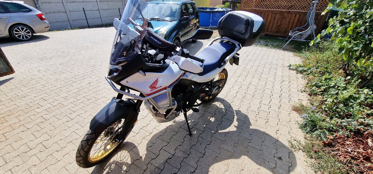 Predam honda Transalp XL750 - 2