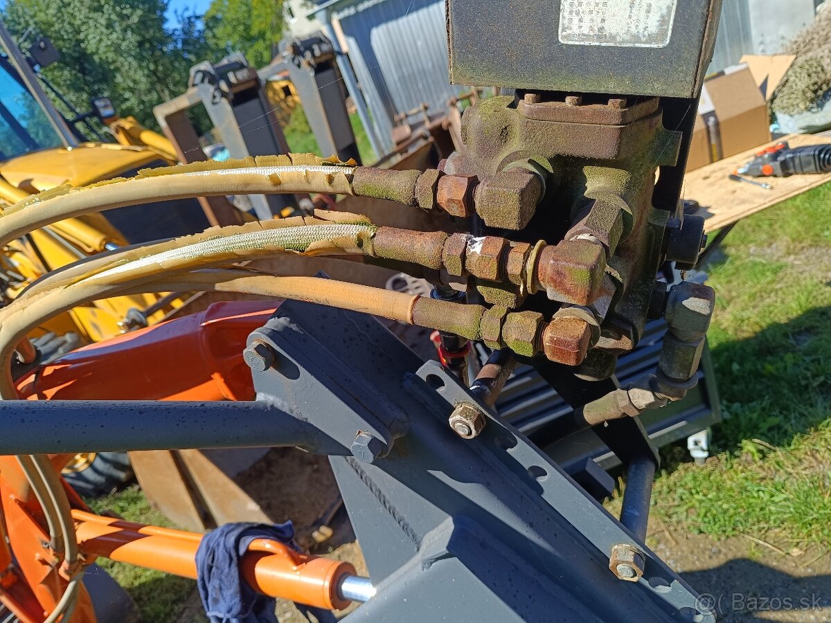 Predám hydraulický dvocestný rozvádzač na čelný nakladača - 2