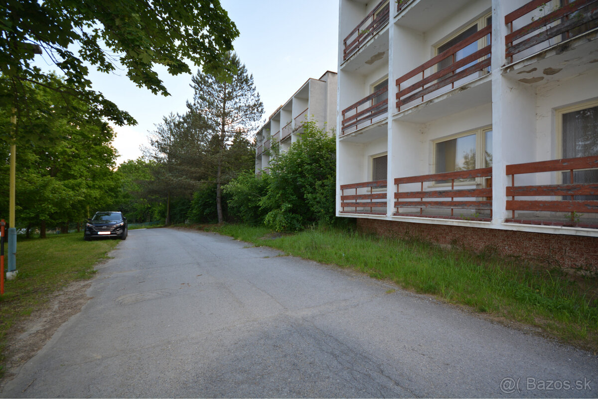 Hotel v krásnom prostredí s veľkým potenciálom, len 2 km od - 2