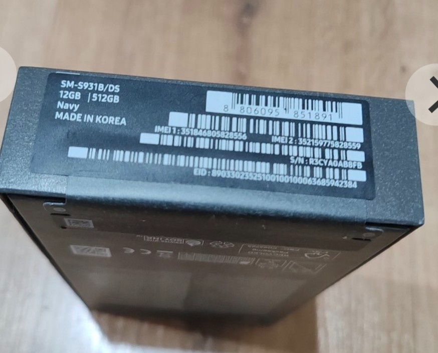 Predám úplne nový zablombovany Samsung S25 5G12 GB RAM 512GB - 2