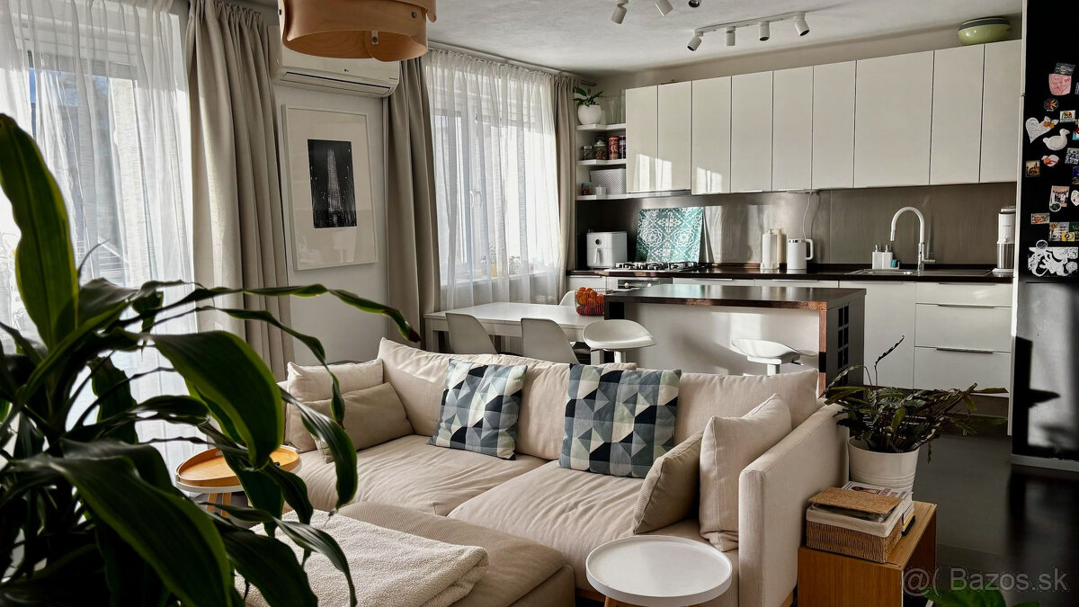 PREDAJ NÁDHERNÉHO 4-IZB. ZREKONŠTRUOVANÉHO BYTU S 2 BALKÓNMI - 2