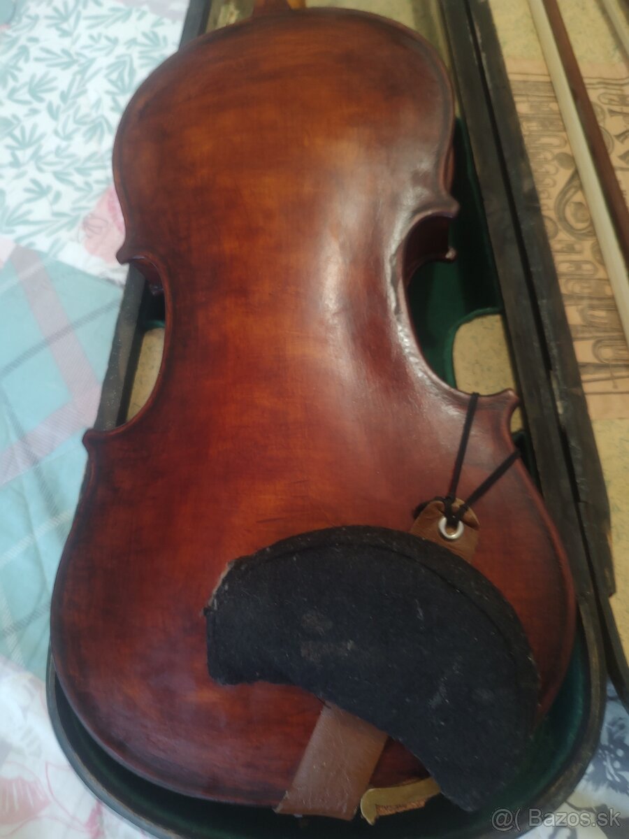 Predám staré značne,husle s kufrom. - 2