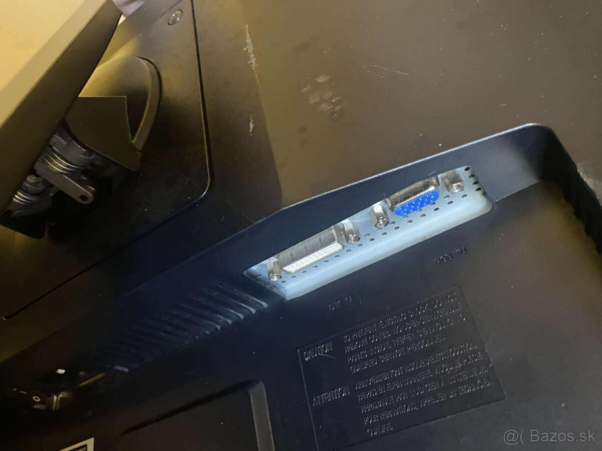 Predám tieto 2 monitory vga dvi d - 2