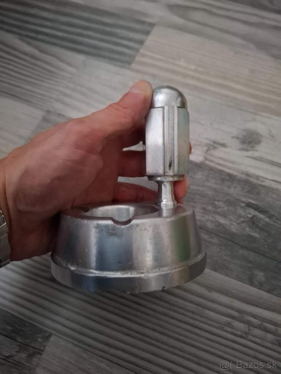 Popolník so držiakom na zapaľovač - 2