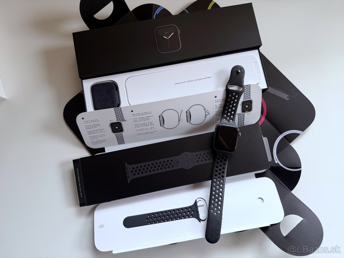 Apple Watch Nike Series 5 GPS 44mm pouzdro vesmírně šedé - 2