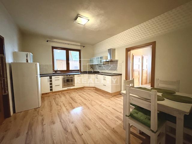 EXKLUZÍVNE NA PREDAJ 3-IZBOVÝ PRIESTRANNÝ RODINNÝ DOM... - 2