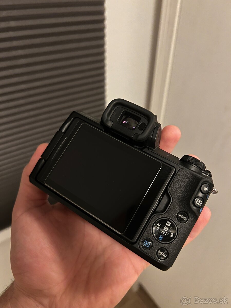 Canon EOS M50 Mark II Essential Travel Kit + 55-200mm - 2