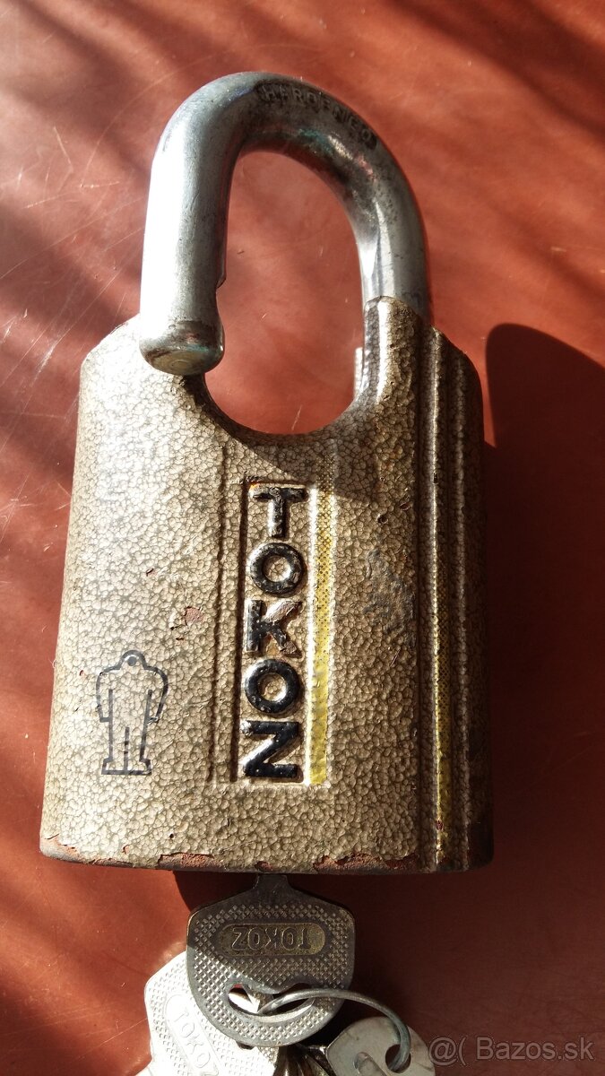 Visiaci zámok golem 70 - 2