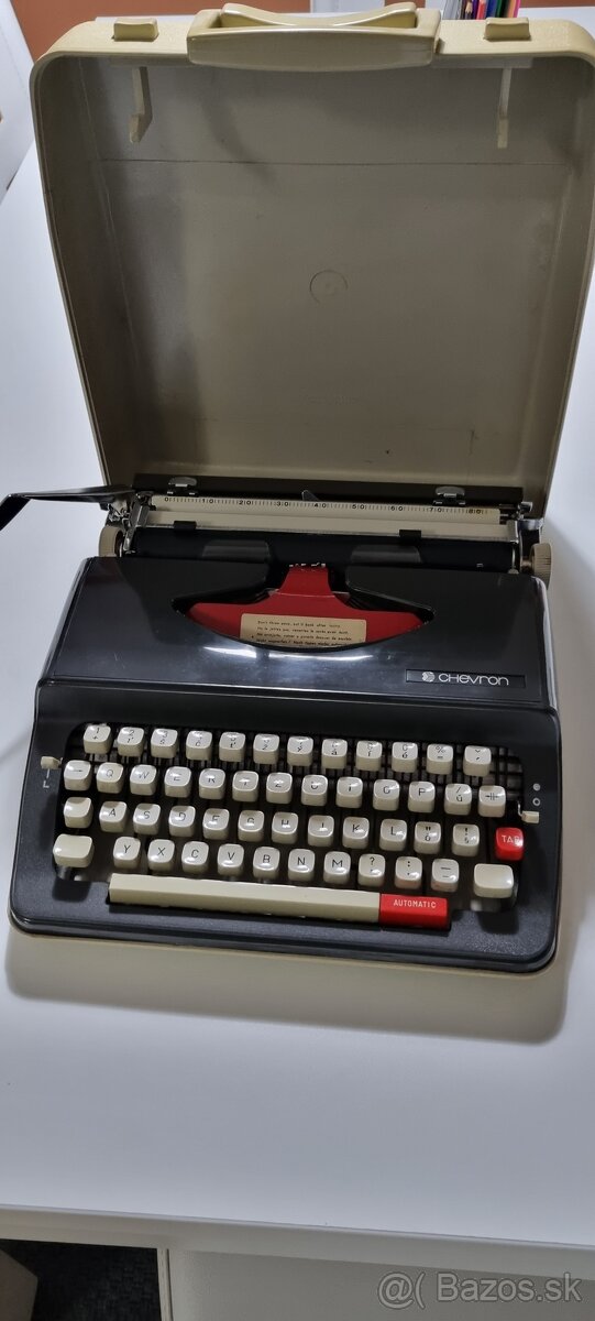Kufríkový písací stroj zn. Chevron - 2