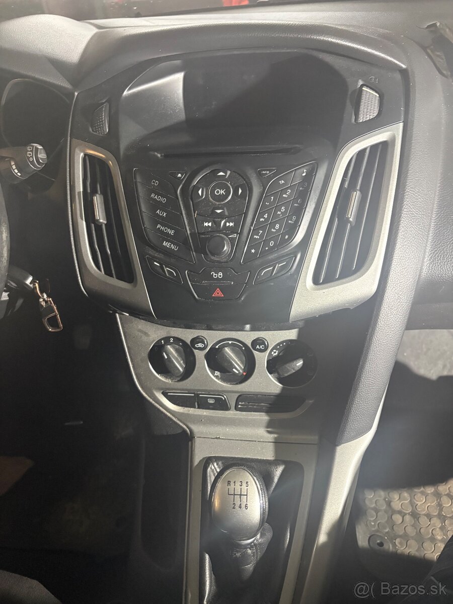 Rozpredam Ford Focus MK3 Combi - 2