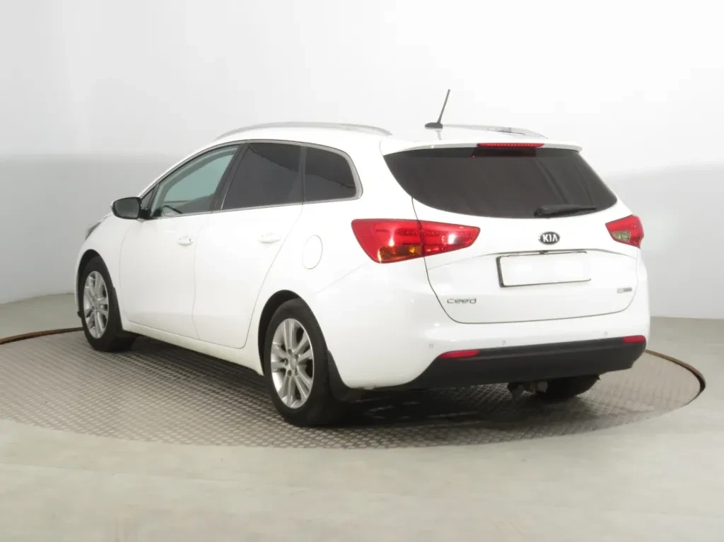 NA PRENÁJOM KIA CEED COMBI - 2