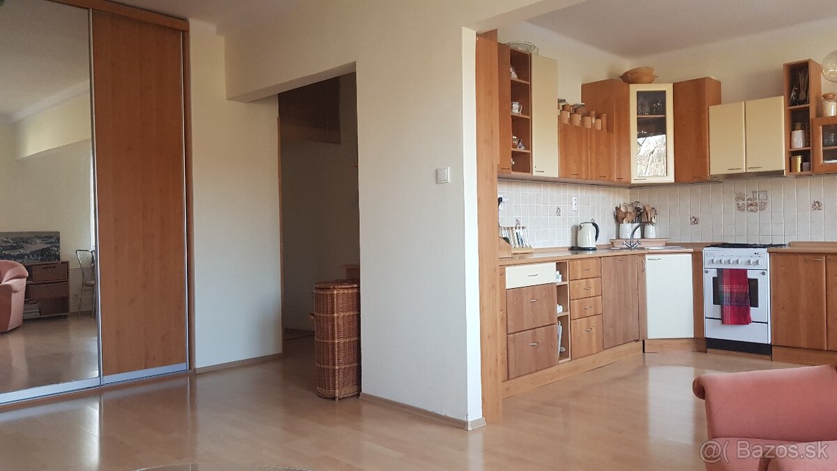 Prenájom 3i byt, 29. augusta, centrum, Banská Bystrica. - 2