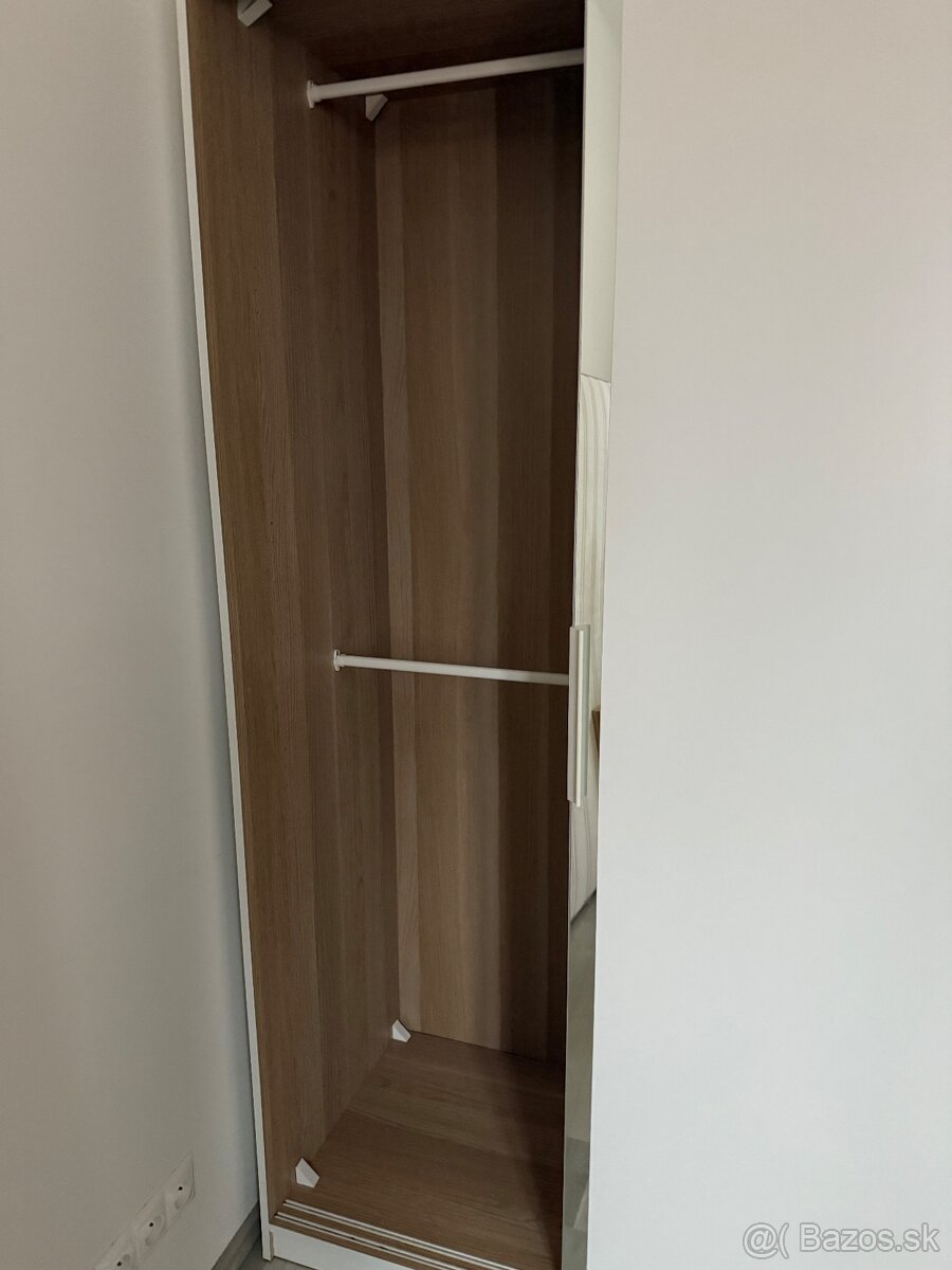 Zrkadlova skriňa IKEA - 2