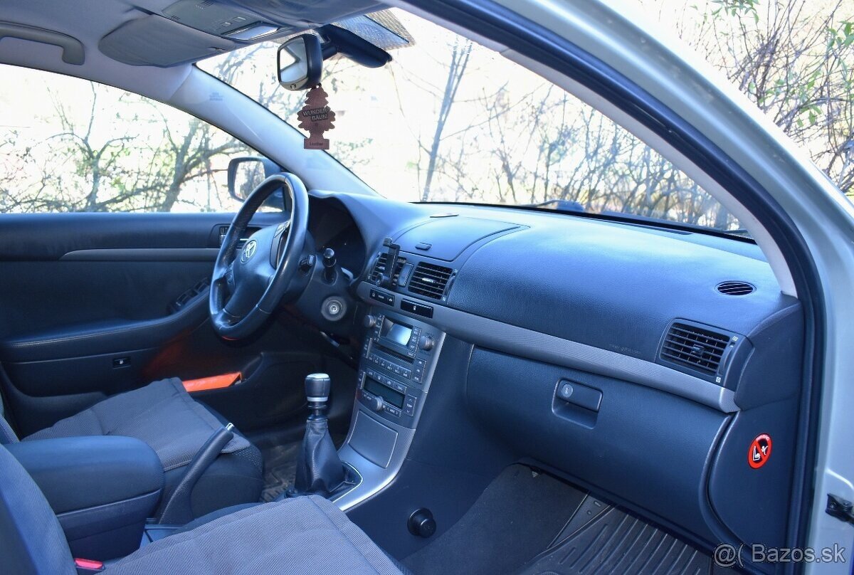 TOYOTA Avensis - 2