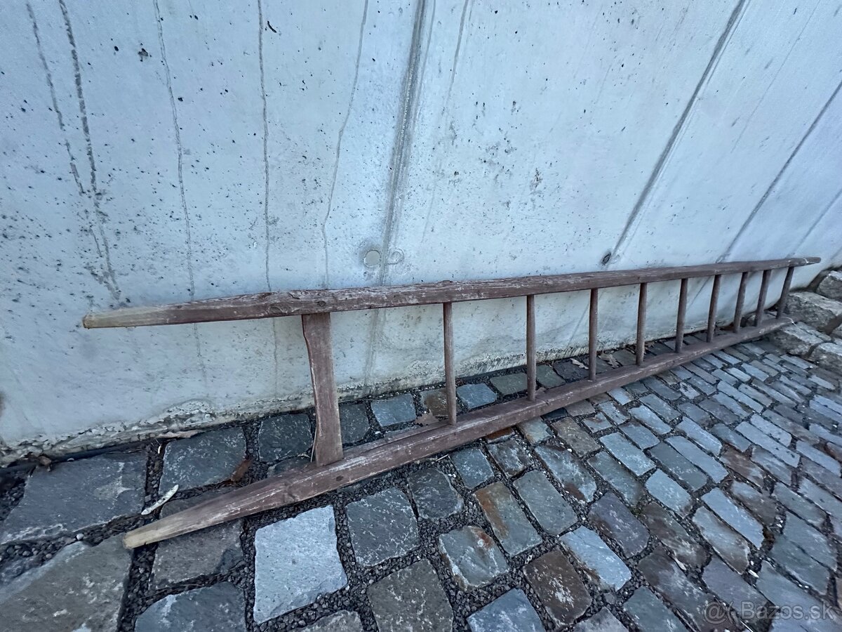Stary drevený rebrík - 2