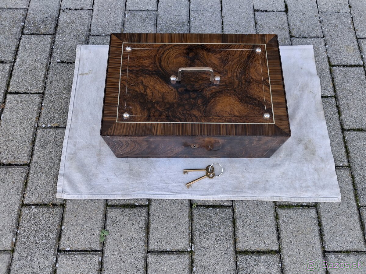 Kovova pokladnička - 2