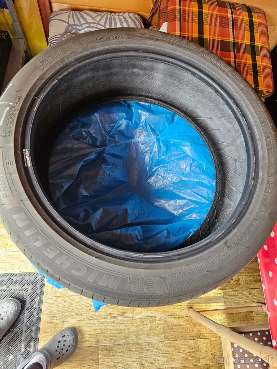 letné pneumatiky 235/45 R20 - 2
